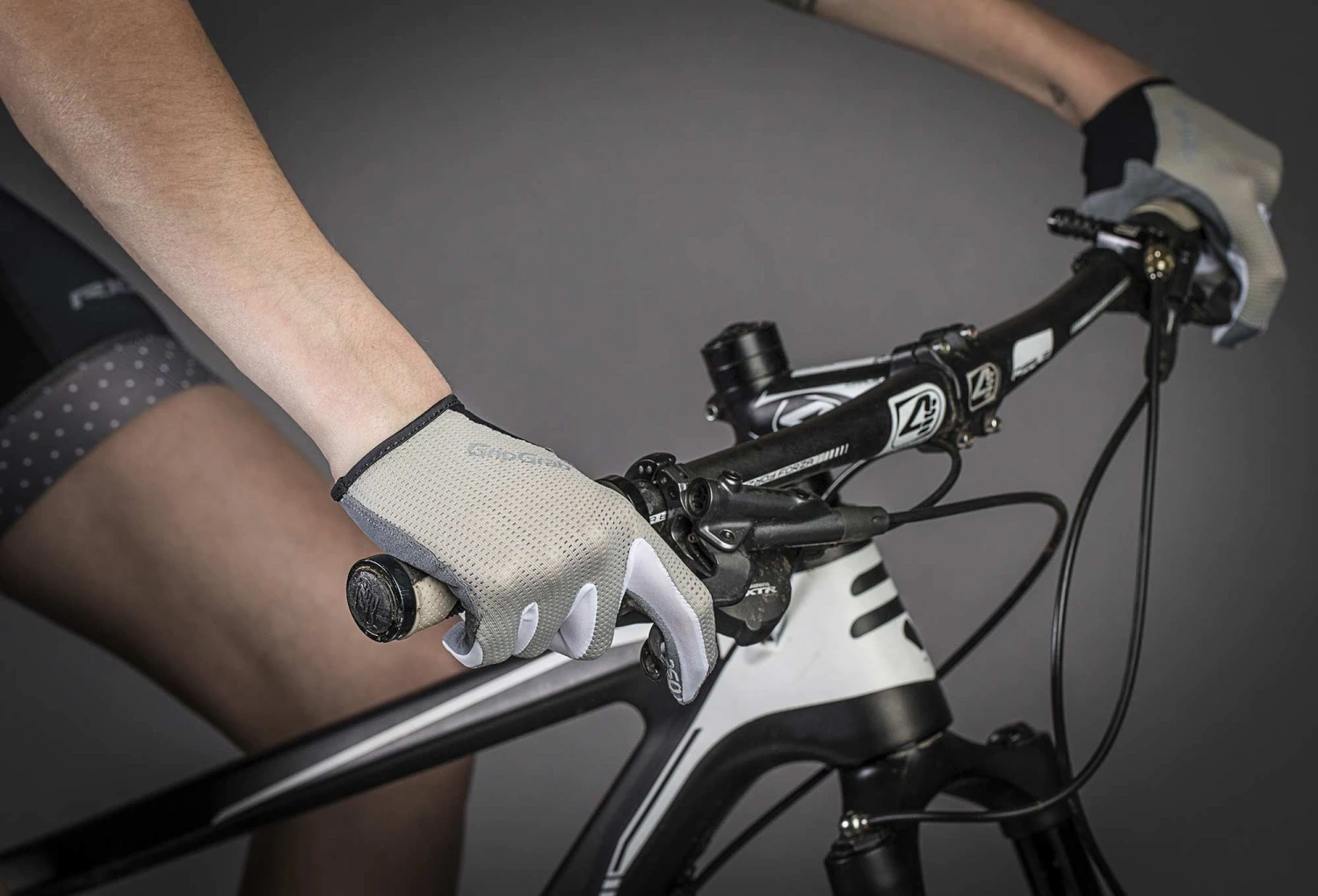 GripGrab Shark Women Long Gloves Grey 3 GripGrab Shark Women Long Gloves Grey - Image 3